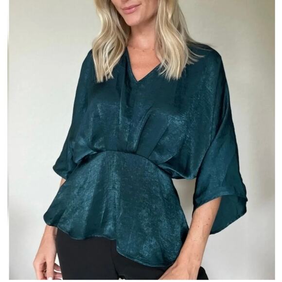 Six/Fifty Opal top in Hunter Emerald Green Blouse Size Small Womens New - Picture 1 of 8